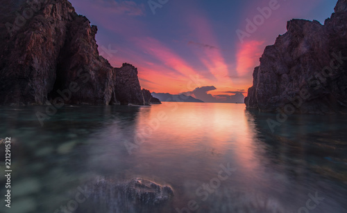 Foto Long exposure with magic of the sky and clouds at dawn