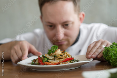 Chef put parsley on spaghetti before serve.