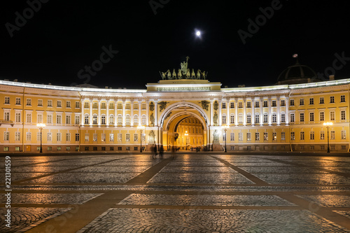 Palace Square - The building of the General Staff and the Ministry of Foreign Affairs (built in 1811 - 1829 by the architect Rossi), Arc de Triomphe St. Petersburg, August 2015