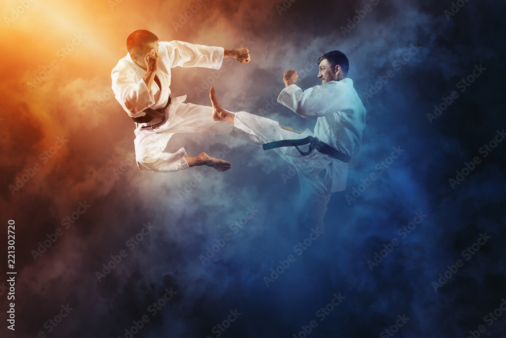 Fototapeta Dwóch mężczyzn walczących w karate