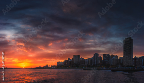 Amanecer en el mar.