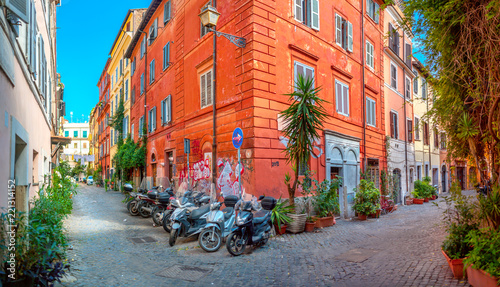 Fototapeta Stare ulice w historycznej części Rzymu, Lacjum. Włochy.