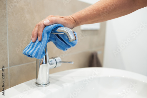 Badezimmer V / bathroom V