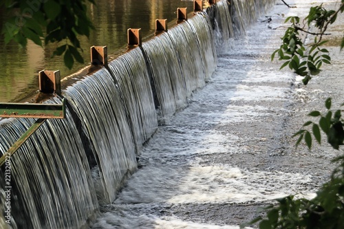 Chute d'eau sur la Vézère à Uzerche.