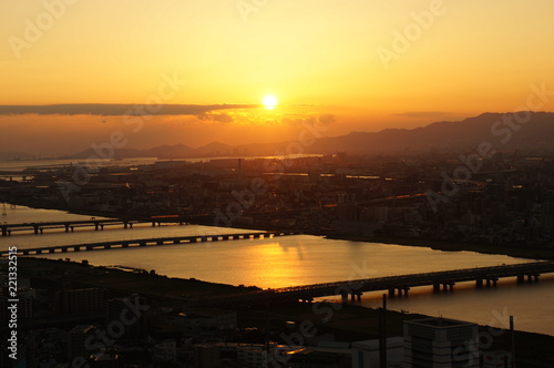 Sonnenuntergang in Osaka vom Umeda Sky Building aus