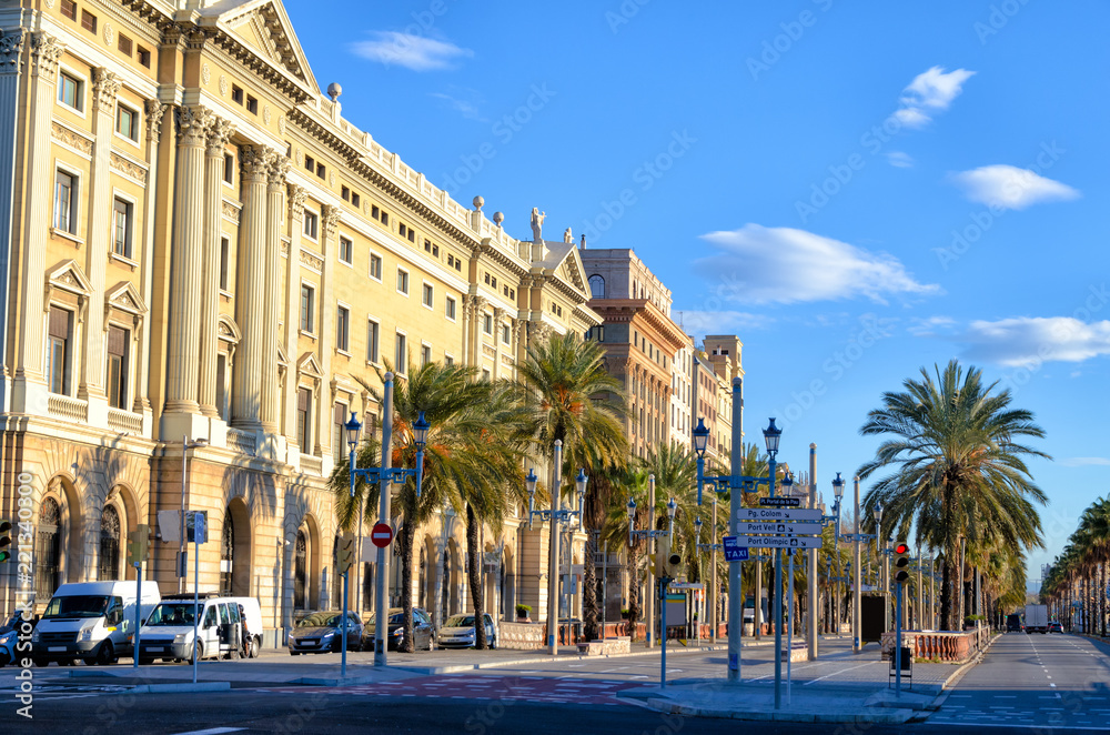 Obraz premium Avenue on the Waterfront in Barcelona