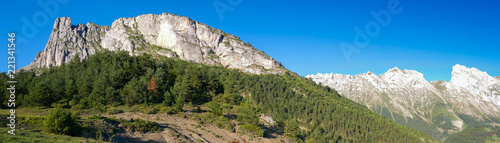 Klettergebiet Falaise de Gicons mit dem Gipfel Le Pieroux