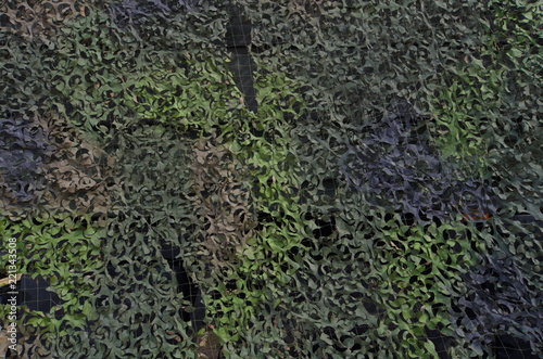 Tarnnetz über einem Fahrzeug