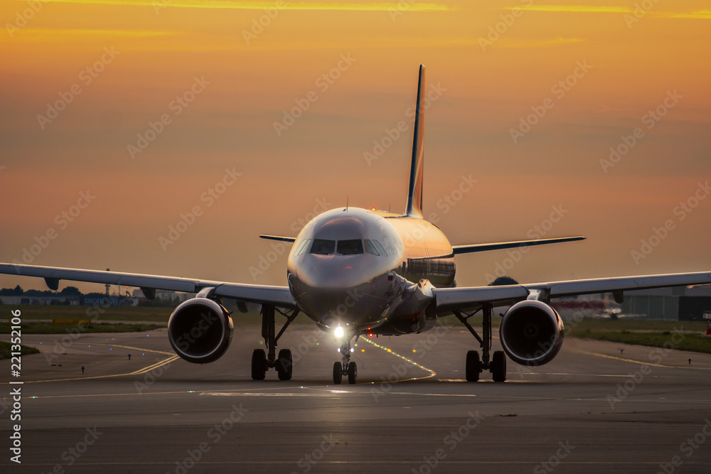 Aircraft taxiing to the runway  - obrazy, fototapety, plakaty 