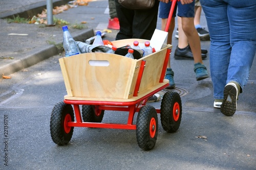 Bollerwagen bei einem Umzug photo