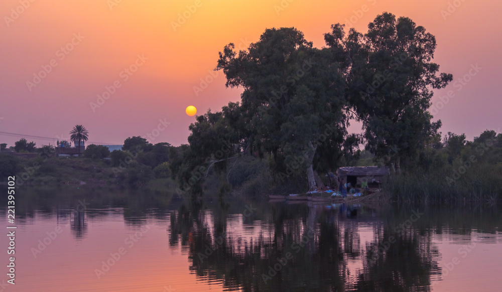 Naklejka premium sunset over lake
