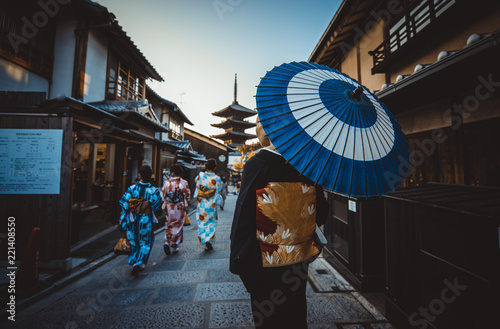 Billede på lærred Beautiful japanese senior woman walking in the village