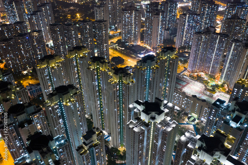 Widok z lotu ptaka na miasto Hongkong nocą