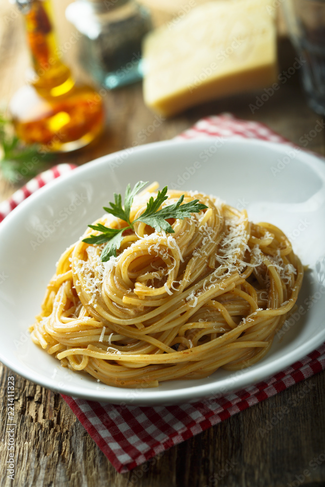 Spaghetti with tomato sauce and cheese Spaghetti with tomato sauce and cheese