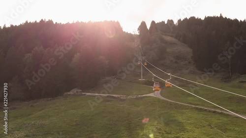 Seilbahn im Sonnenuntergang photo