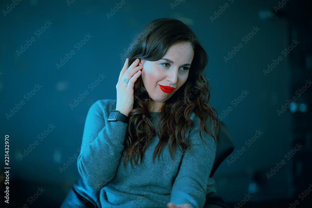 portrait of a glamorous woman / bright red lips, make-up, hairstyle, glamorous style. modern fashion concept portrait of a glamorous woman / bright red lips, make-up, hairstyle, glamorous style. modern fashion concept
