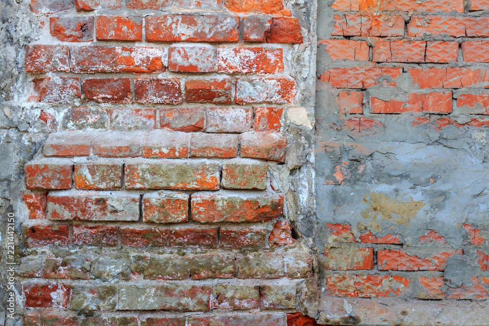 Φωτογραφία Fragment of masonry of vintage red brick wall closeup with cement mortar and paint stains
