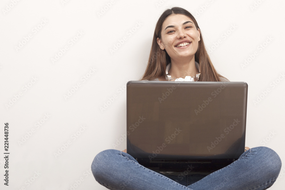Naklejka premium beautiful woman student using laptop computer