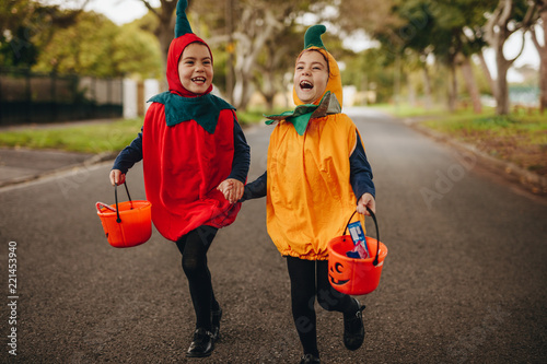 Принти на полотні Twin girls in halloween costume out the road