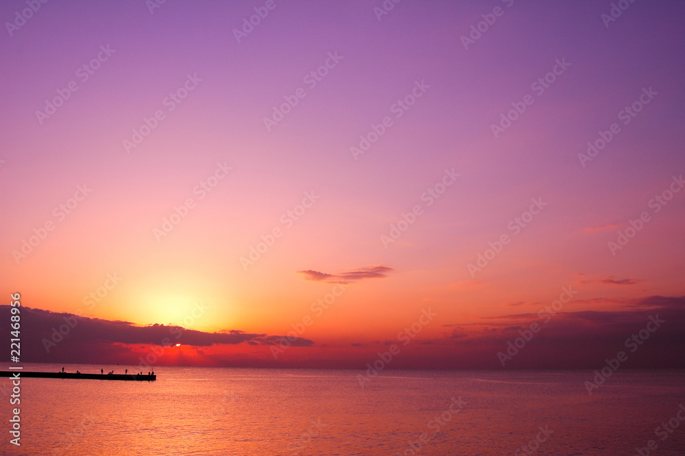 夕陽が沈む海岸風景