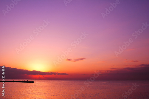 夕陽が沈む海岸風景