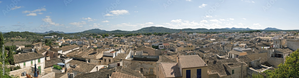 Panoramaansicht des mallorquinischen Ortes Artà