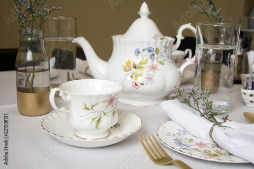 women's tea and luncheon table setting