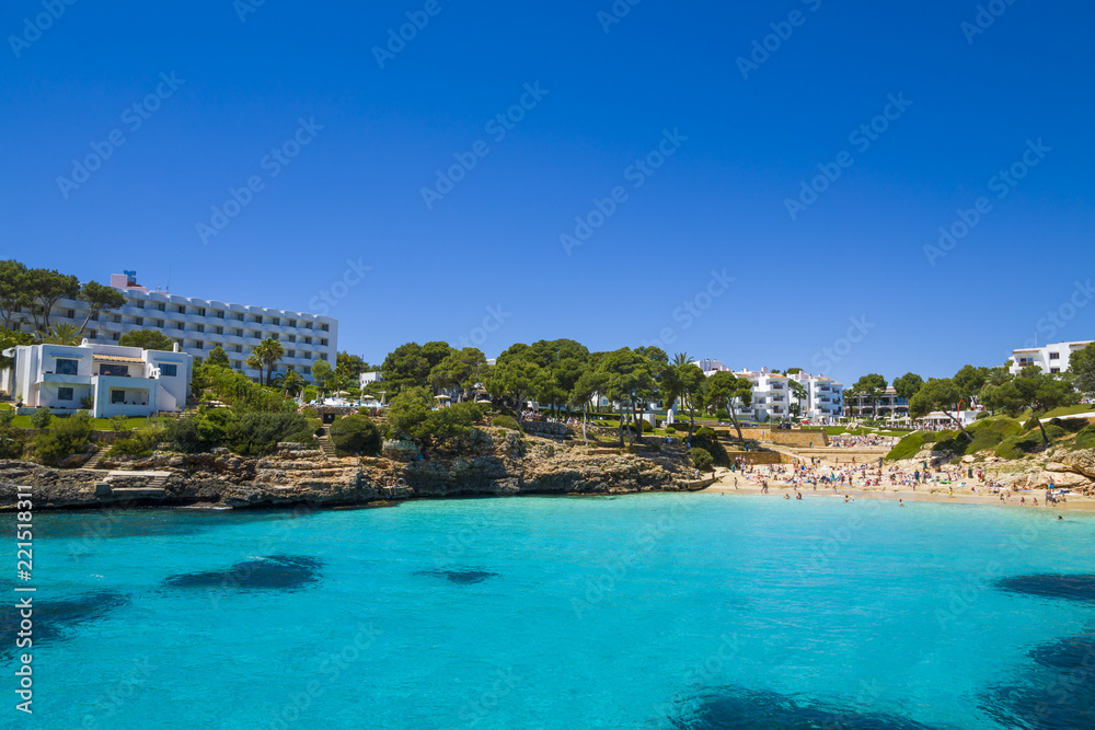 Strandurlaub Mallorca sonnig mit blauen Himmel Sommer 