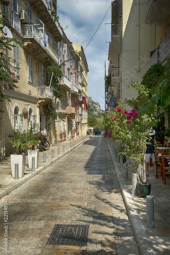 Fototapeta Naklejka Na Ścianę i Meble -  Gasse in Korfu Stadt Griechenland