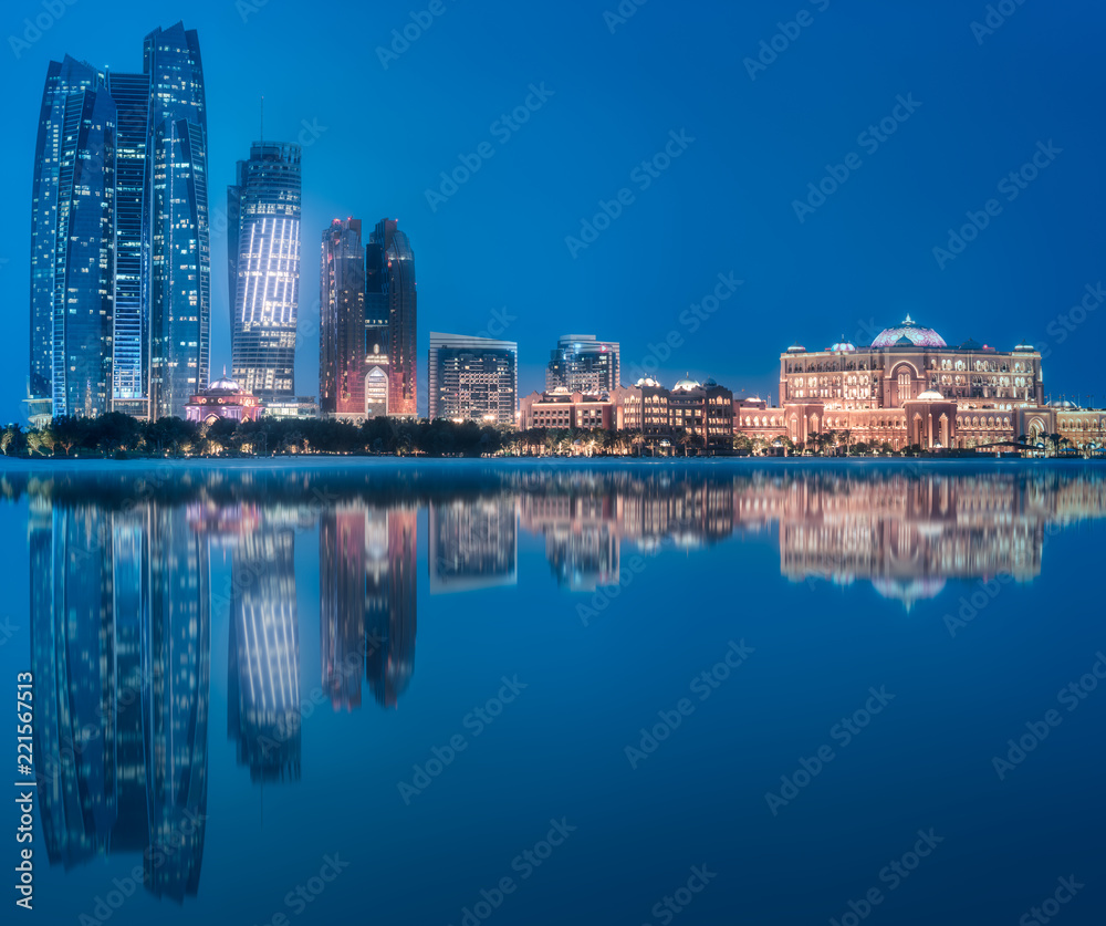 Obraz premium View of Abu Dhabi Skyline at evening time, UAE