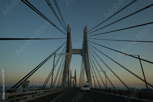 夕暮れ時の瀬戸大橋 車中からの撮影(櫃石島橋)