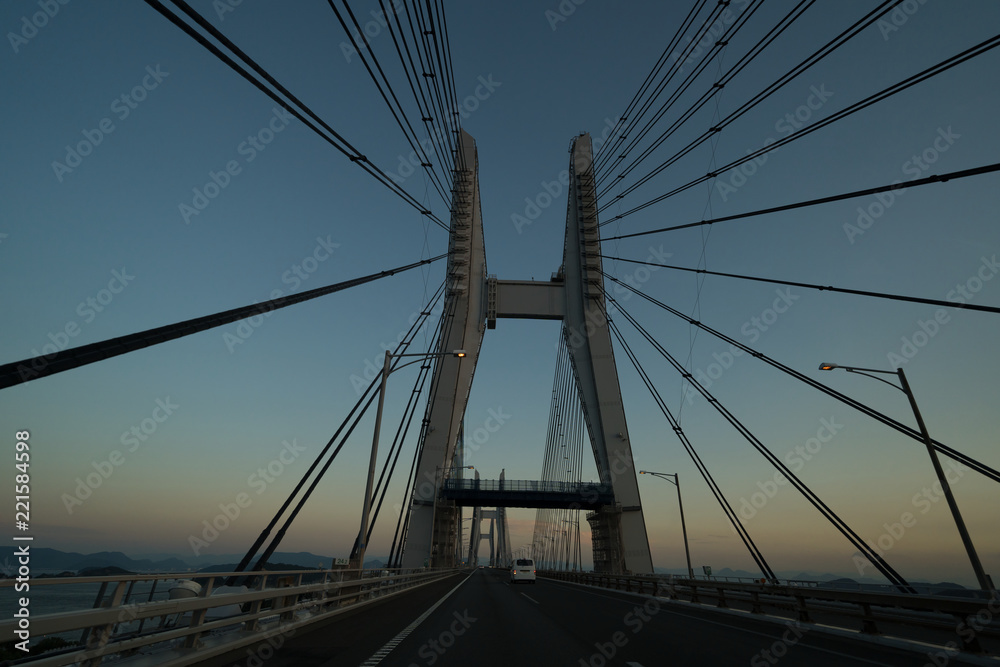夕暮れ時の瀬戸大橋 車中からの撮影(櫃石島橋) 夕暮れ時の瀬戸大橋 車中からの撮影(櫃石島橋)