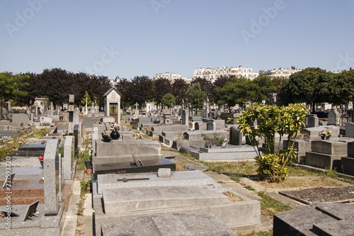 Tombes du cimetière de Montrouge à Paris