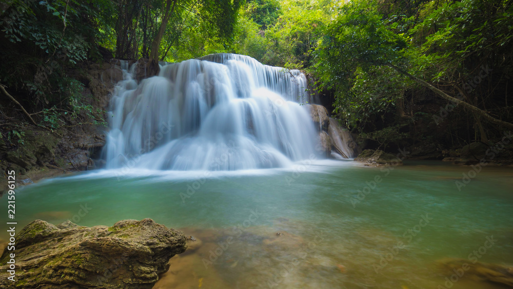 Obraz premium Huai Mae Khamin Waterfall National Park Thailand