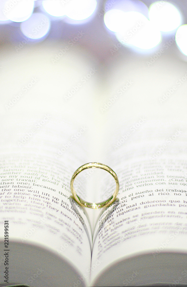 Fototapeta premium Wedding ring