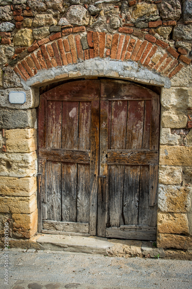 mittelalterliche Tür aus Holz
