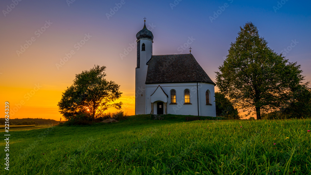 Sonnenuntergang- kleine Kirche in Wessobrunn Sonnenuntergang- kleine Kirche in Wessobrunn