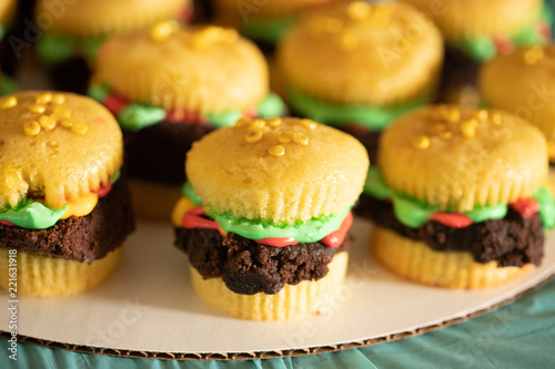 hamburger cupcake 