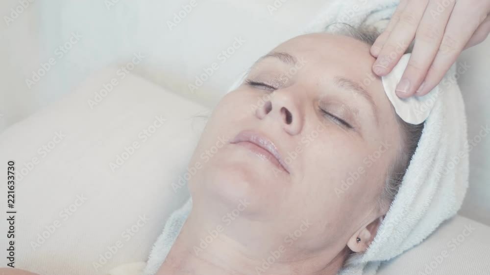 cosmetic procedure for skin care of a mature woman's face cosmetic procedure for skin care of a mature woman's face