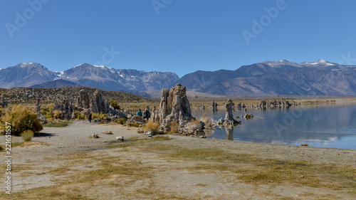 Fotografie snow covered peaks of Sierra Nevada and tufa towers on the shores of Mono Lake S