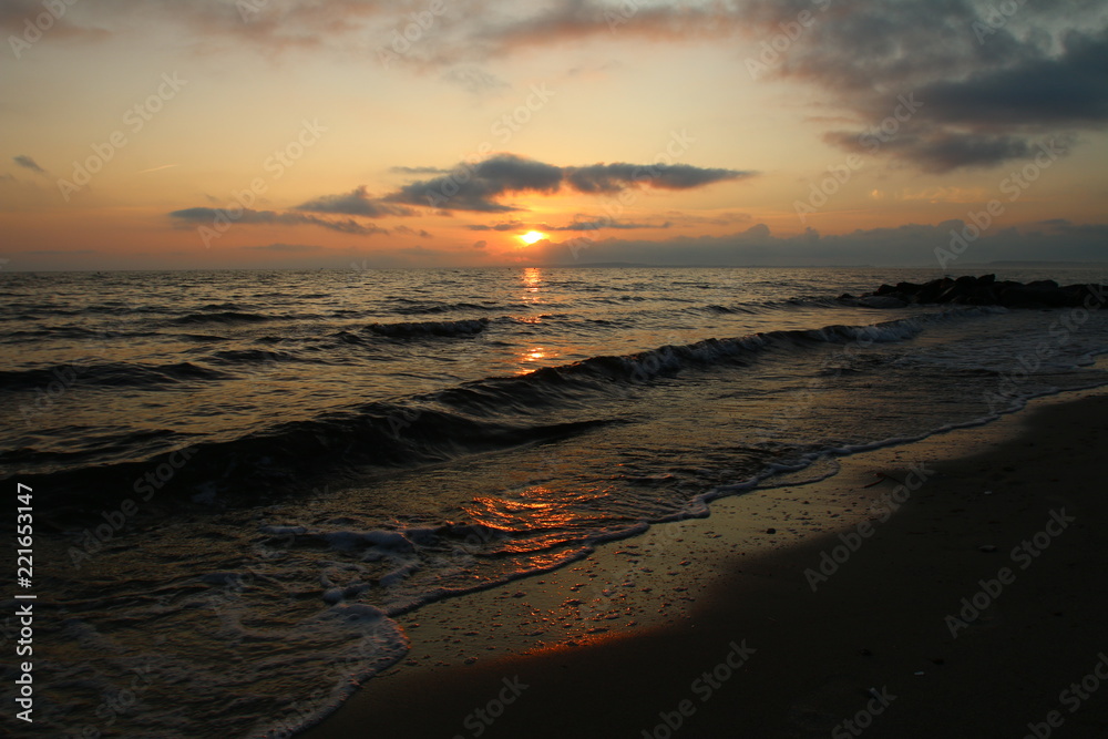 Traumhafter Sonnenaufgang an der Ostsee bei Hohwacht