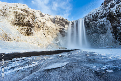 Beautiful Skogafoss waterfa...