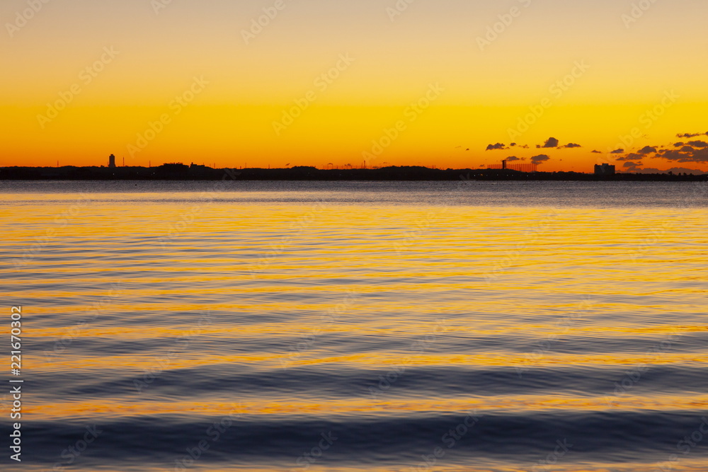 夜明けの浜名湖、静岡県湖西市から浜松方面を望む