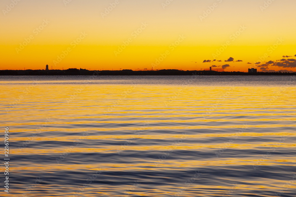 夜明けの浜名湖、静岡県湖西市から浜松方面を望む
