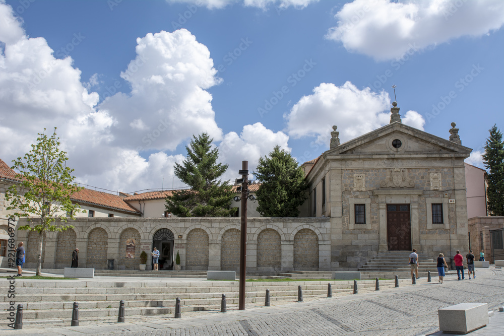 Convento de Santa Teresa en la ciudad amurallada de  Avila, España 