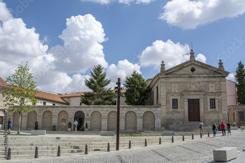 Convento de Santa Teresa en la ciudad amurallada de  Avila, España  © DoloresGiraldez