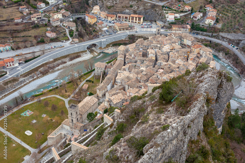 Vue d'Entreveau dans les Alpes Maritimes