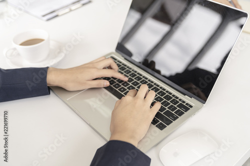 Cuadro en lienzo secretary woman typist or working with tablet in office