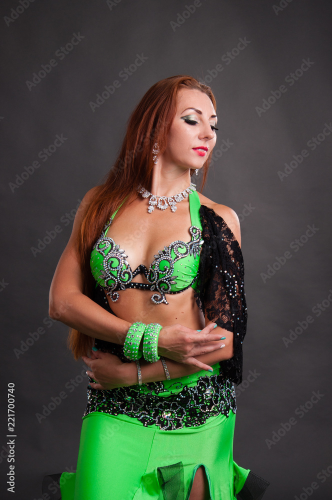 Fotka „Beautiful woman dancing belly dance sexy Arabian Turkish oriental  professional dancer in a bright, carnival shining suit with long brown  healthy hair. Exotic belly dance star“ ze služby Stock | Adobe