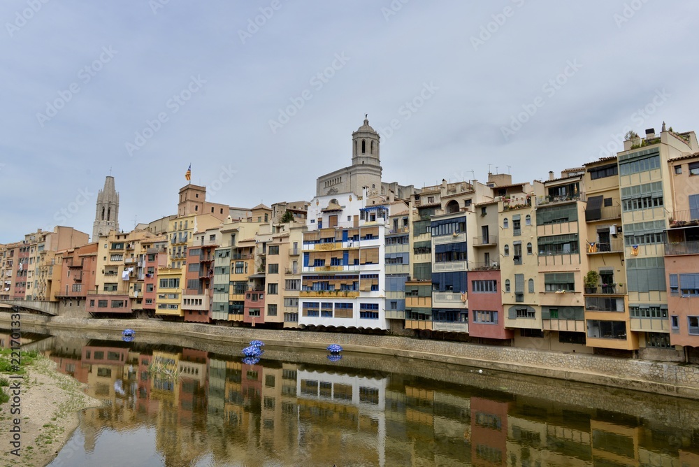 girona ジローナ オニャル川の住宅群 girona ジローナ オニャル川の住宅群